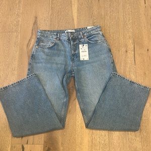 Zara Classic Blue Denim Jeans - Mid Rise Straight 
Brand New